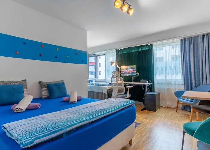Bright Flat With Workspace Near Downton